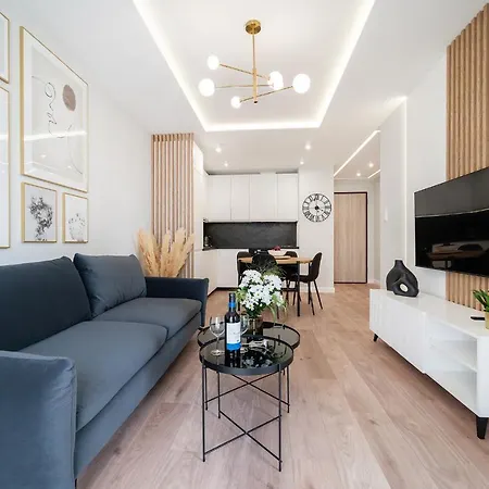 44 By The Seaside Letnica